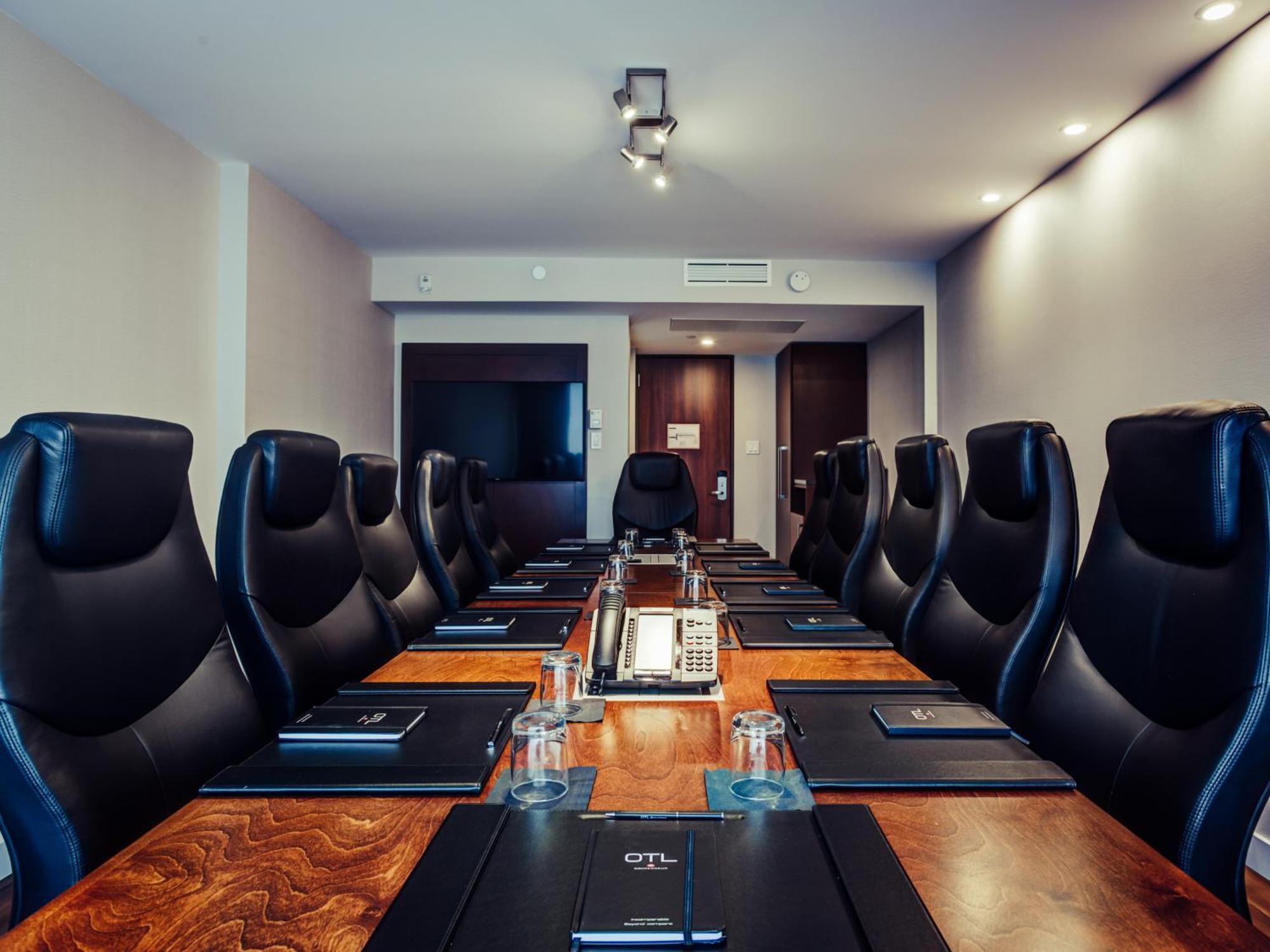 Otl Gouverneur Chicoutimi Exterior foto Boardroom at the OTL