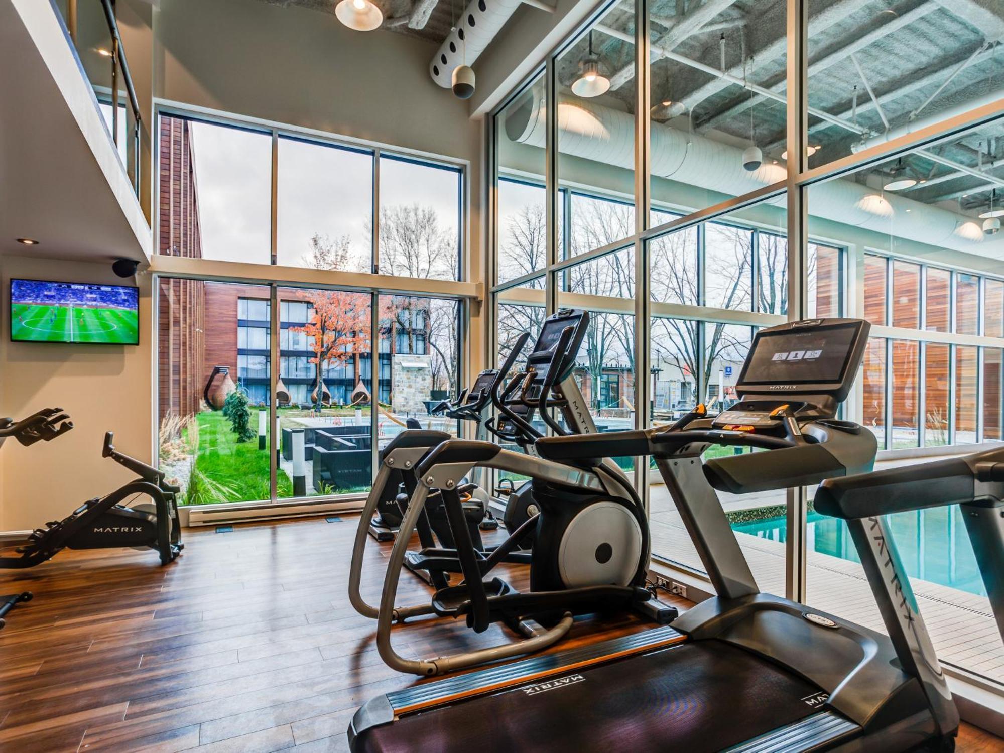 Otl Gouverneur Chicoutimi Exterior foto The Fitness Center at the River Campus