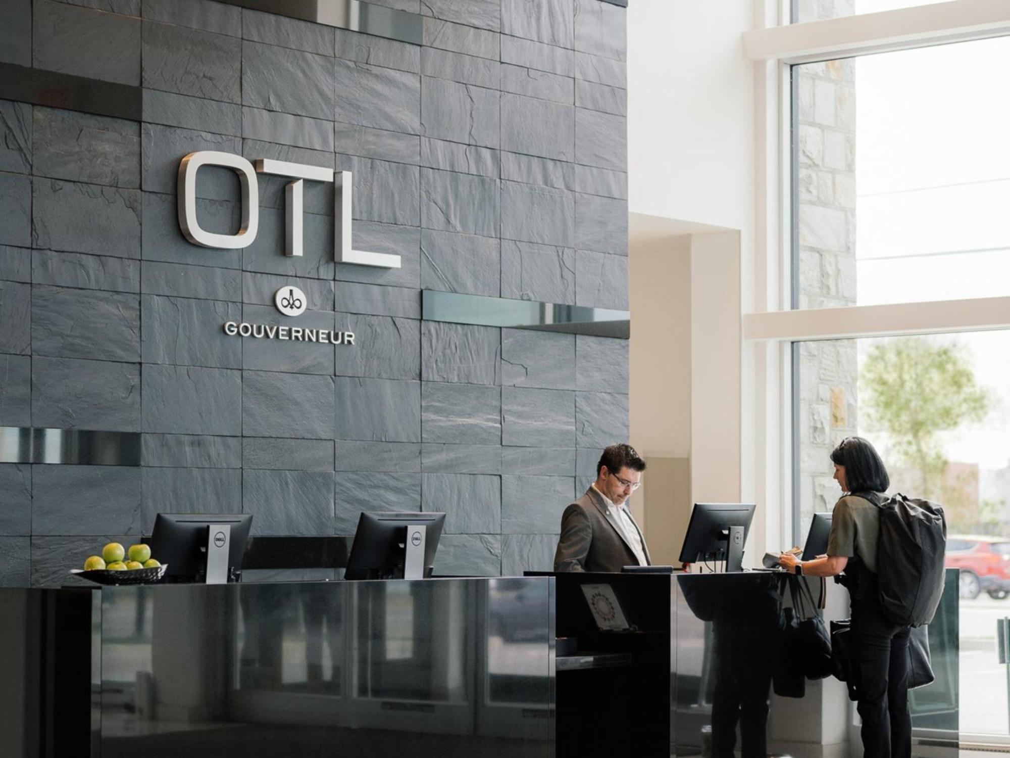Otl Gouverneur Chicoutimi Exterior foto OTL's reception area